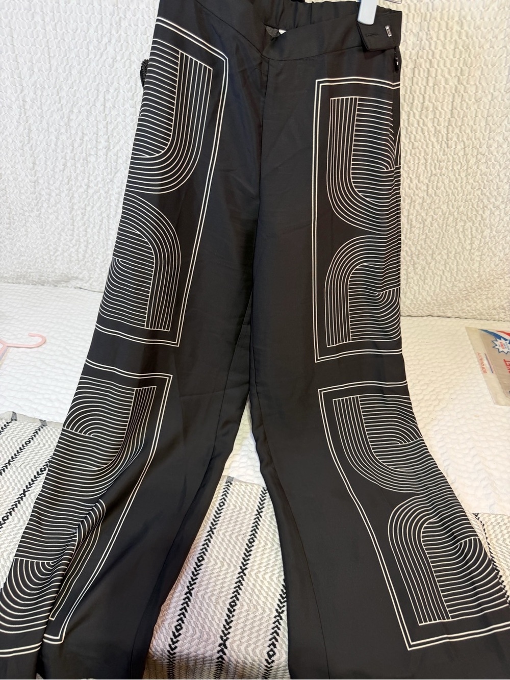 H&M Black Wide-Leg Pants with White Graphic Line Print
